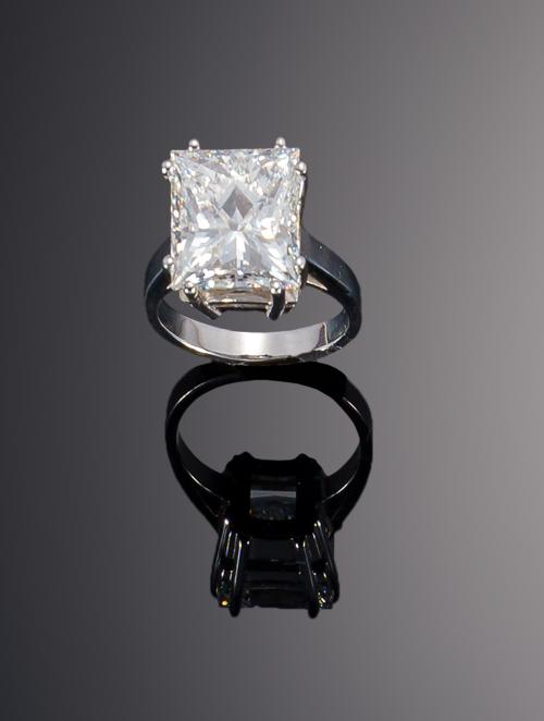 Sortija con diamante talla princesa de 8,02cts