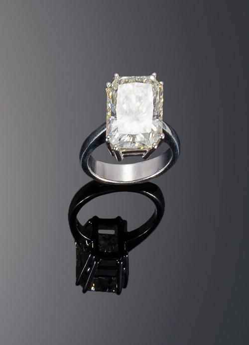 Sortija con diamante talla radiant de 10,07cts