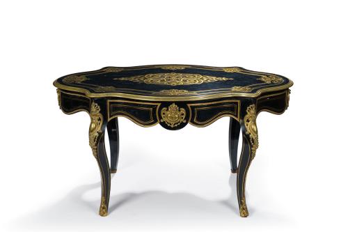 Mesa centro oval de estilo Napoleón III, Francia, C. 1900.