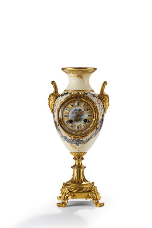 Reloj de sobremesa en forma de copa.  Francia, C.1900