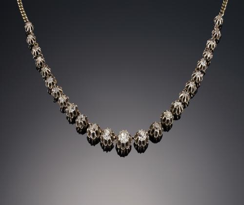 611   -  <p><span class="object_title">Collar con diamantes de época</span></p>